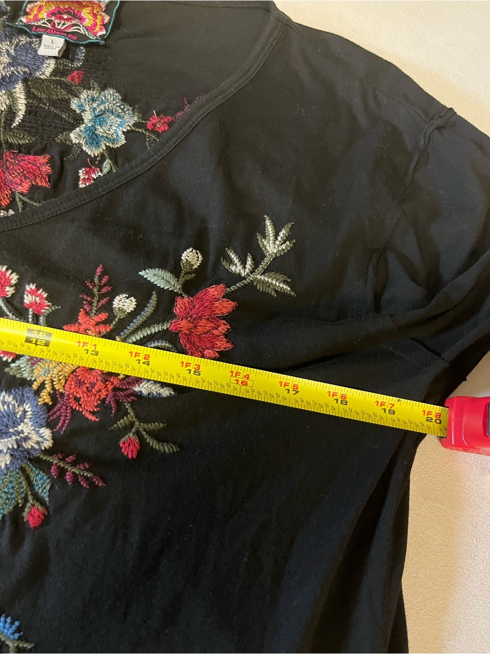 Johnny Was Embroidered Floral Tunic Top Black Cotton Boho Women’s L V Neck - Picture 4 of 11